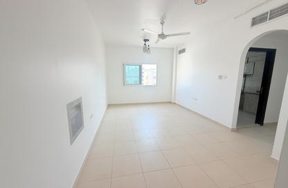 Apartment - 1 - 2 for rent in Al Qulaya'ah - Al Sharq - Sharjah Apartment - 1 - 2 for rent in Al Qulaya'ah - Al Sharq - Sharjah