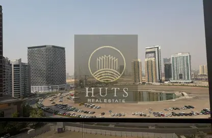 Apartment - 1 Bathroom for rent in Amal Tower - Dubai Sports City - Dubai