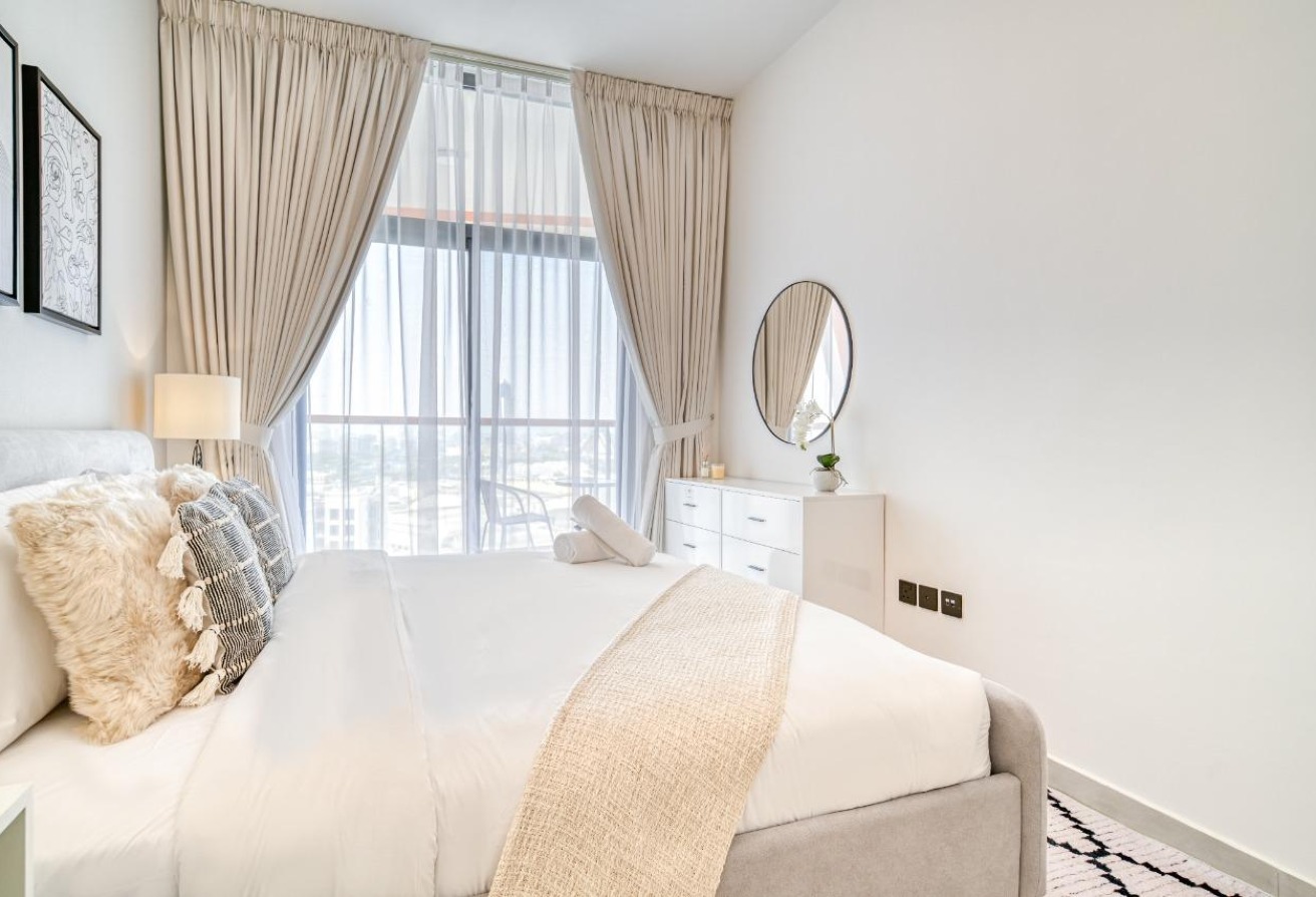 ELEGANTLY FURNISHED | BIGGER SIZE | MULTIPLE CHQ gallery image