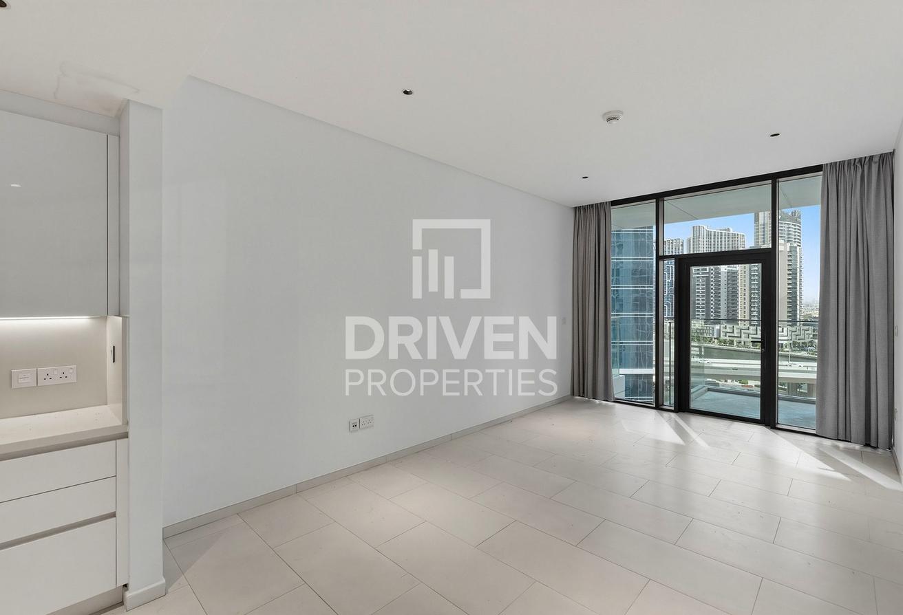 Ready to Move in | Mid Floor | Great Location photo 6