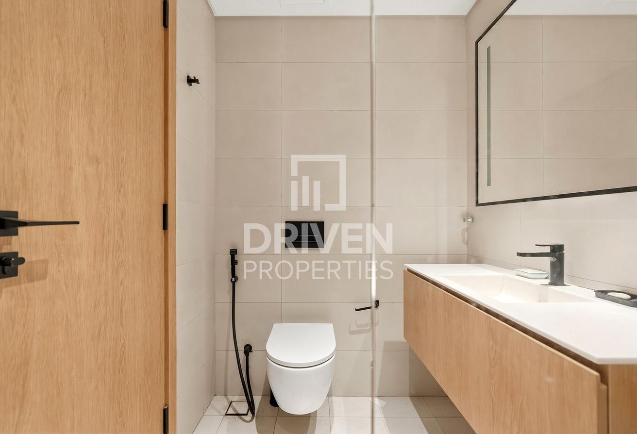 Ready to Move in | Mid Floor | Great Location photo 9