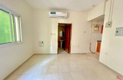 Apartment - Studio - 1 Bathroom for rent in Fire Station Road - Muwaileh - Sharjah Apartment - Studio - 1 Bathroom for rent in Fire Station Road - Muwaileh - Sharjah