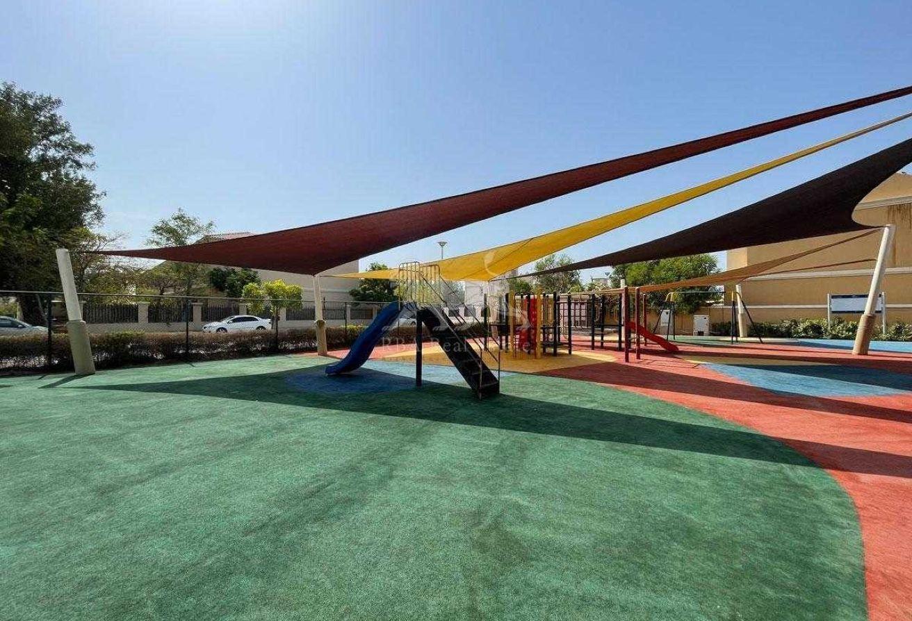 Fully Furnished Large Layout Attractive Price photo 6