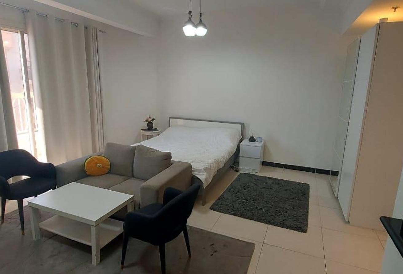 Fully Furnished Large Layout Attractive Price photo 5