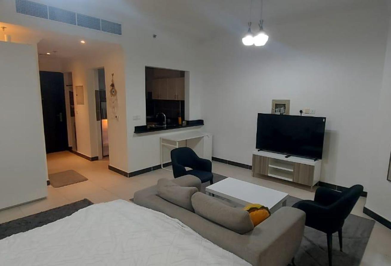 Fully Furnished Large Layout Attractive Price photo 4