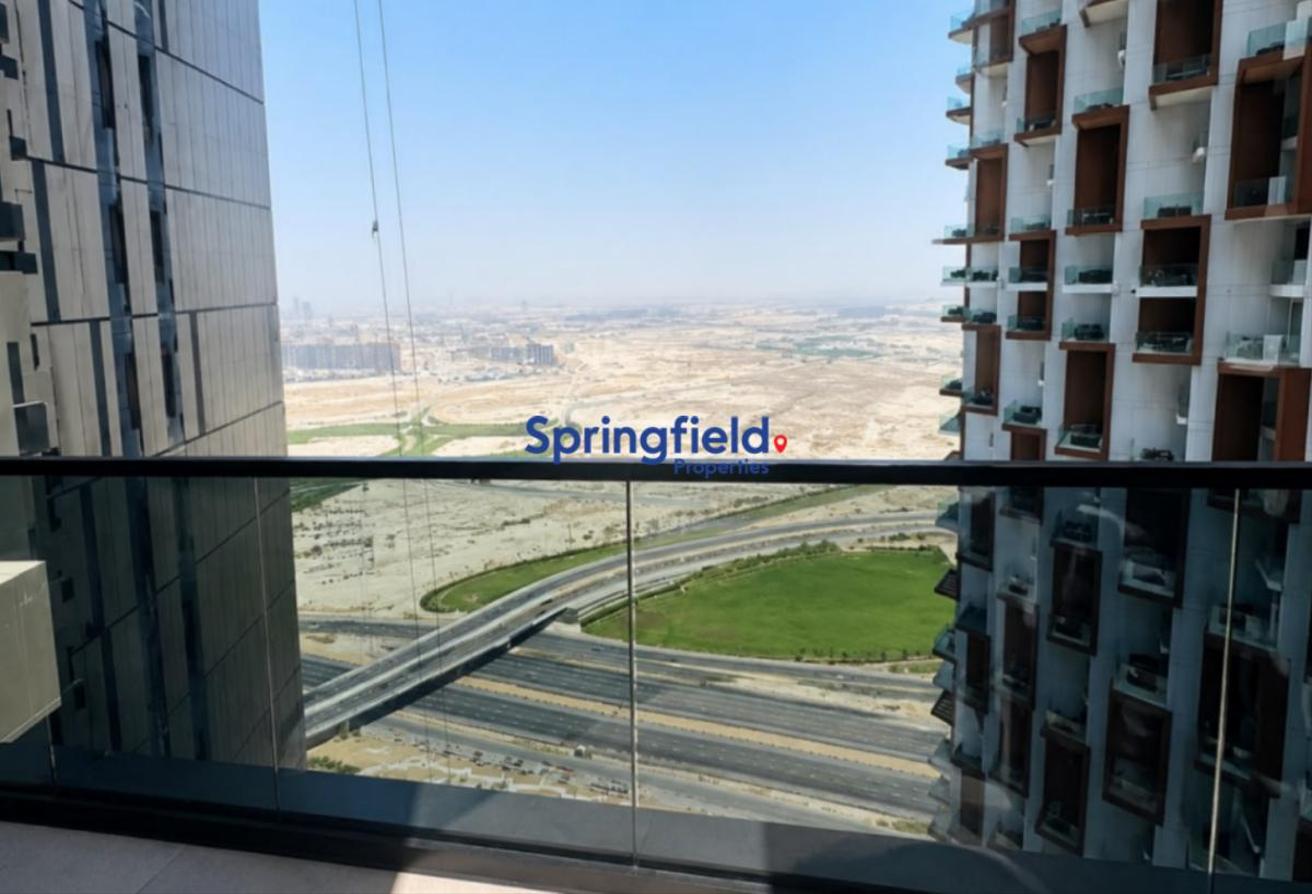 Higher Floor | Vacant | Skyline View photo 8