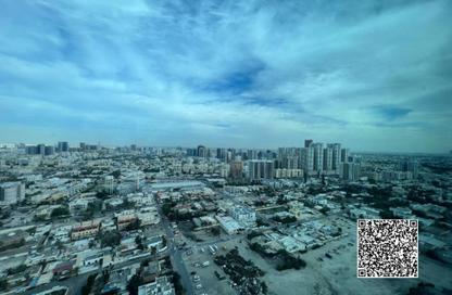 شقة - 2 غرف نوم - 4 حمامات للبيع في برج الكورنيش - الرميلة - عجمان