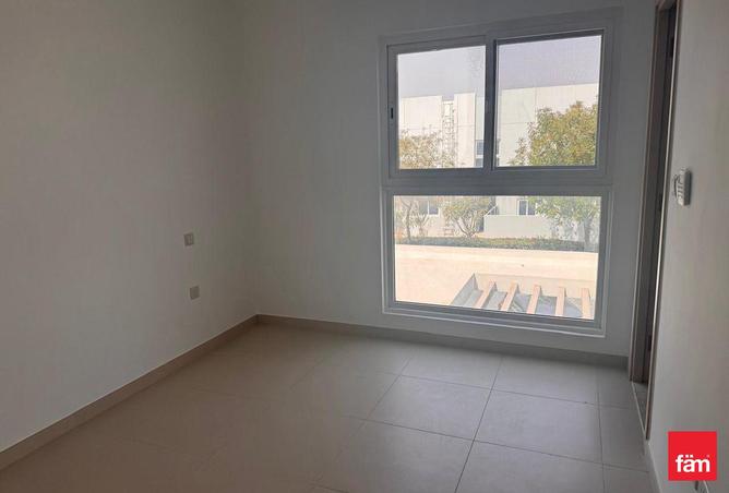 Single Row , Facing Green Belt , Well Maintaind