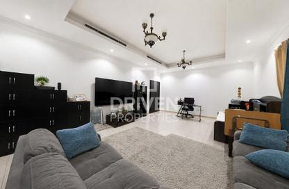 Villa - 4 Bedrooms - 5 Bathrooms for rent in Umm Suqeim 2 Villas - Umm Suqeim 2 - Umm Suqeim - Dubai