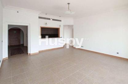 Apartment - 2 Bedrooms - 3 Bathrooms for rent in Al Tamr - Shoreline Apartments - Palm Jumeirah - Dubai