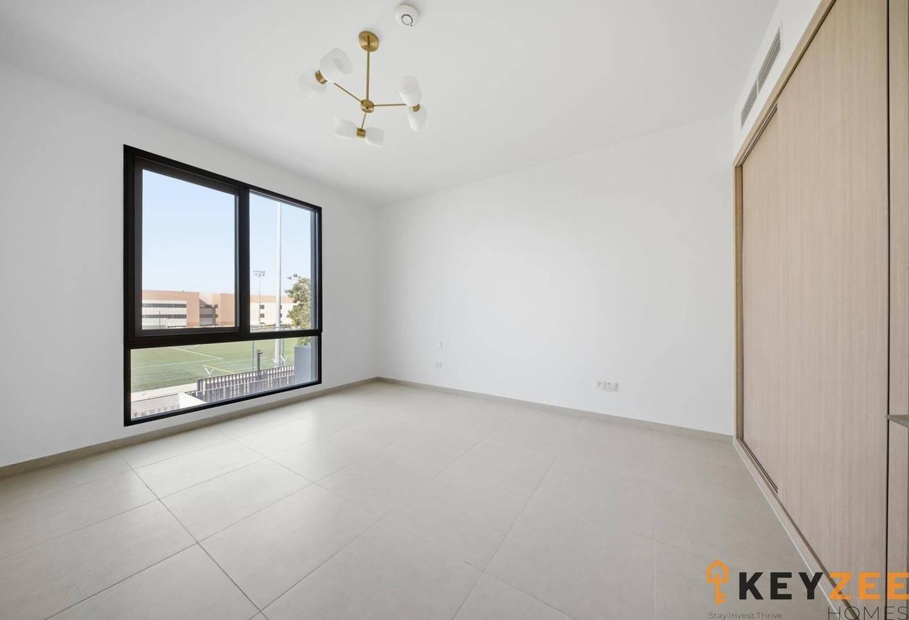 Upgraded - Single Row - Vastu Compliant Corner Unit photo 26