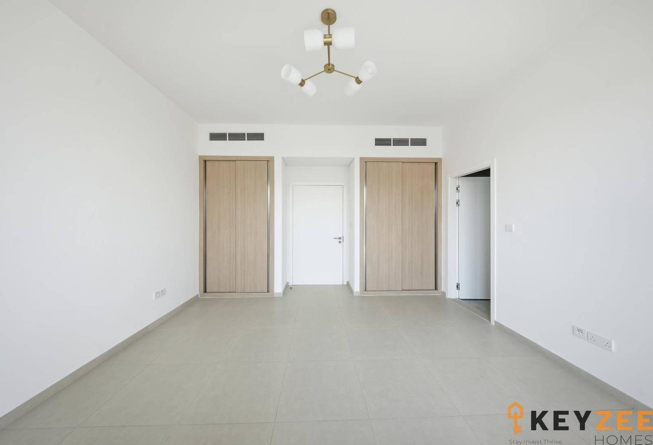 Upgraded - Single Row - Vastu Compliant Corner Unit photo 28