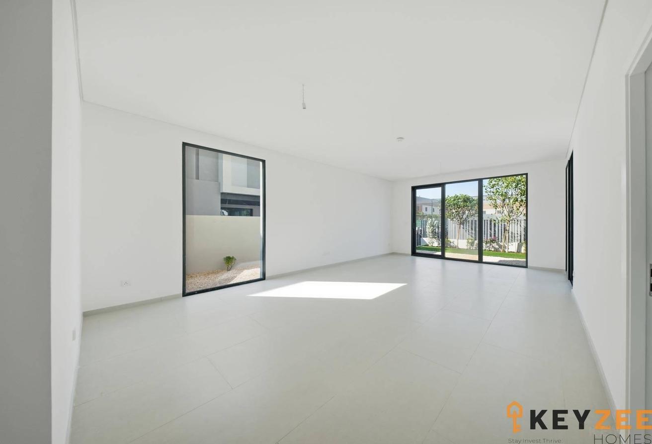 Upgraded - Single Row - Vastu Compliant Corner Unit photo 4