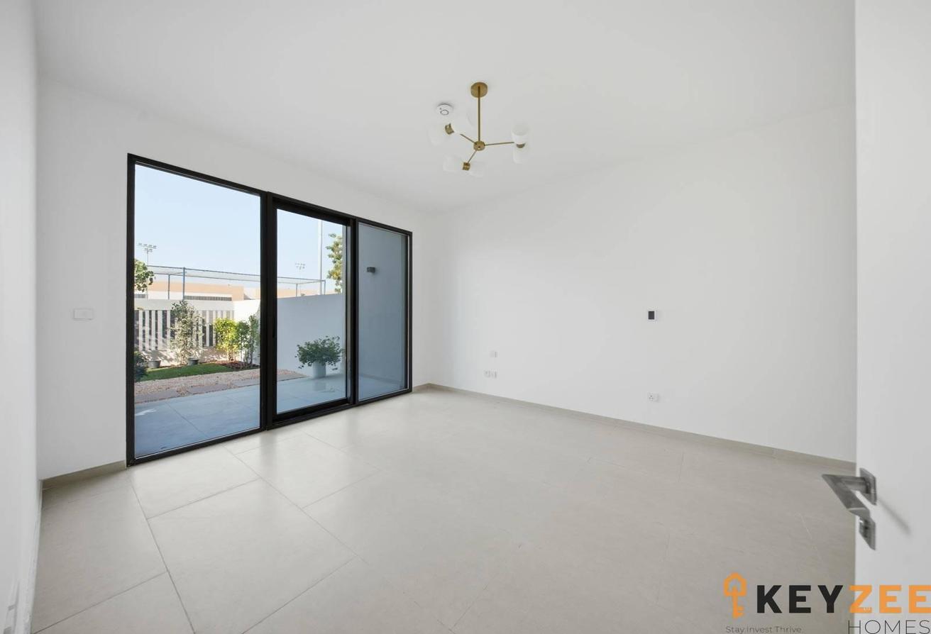 Upgraded - Single Row - Vastu Compliant Corner Unit photo 7