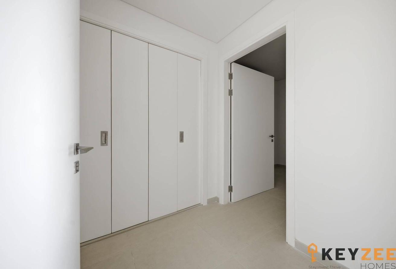 Upgraded - Single Row - Vastu Compliant Corner Unit photo 8