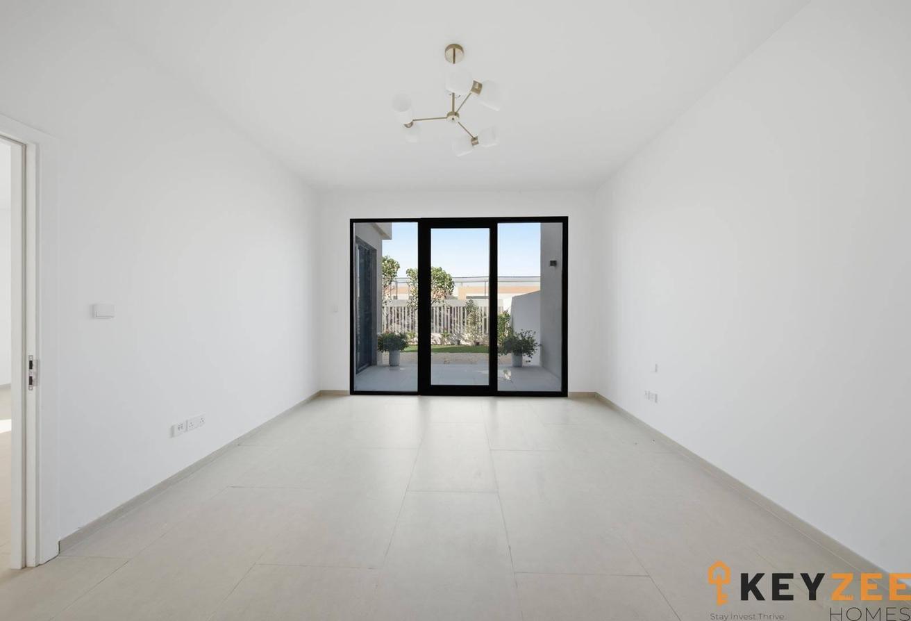 Upgraded - Single Row - Vastu Compliant Corner Unit photo 6