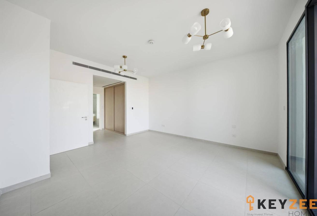 Upgraded - Single Row - Vastu Compliant Corner Unit photo 10