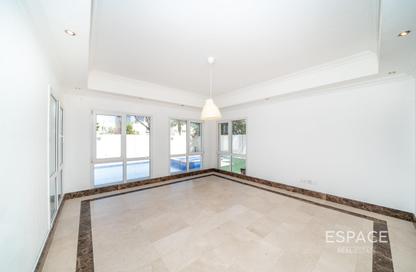 Villa - 6 Bedrooms - 5 Bathrooms for rent in Meadows 4 - Meadows - Dubai