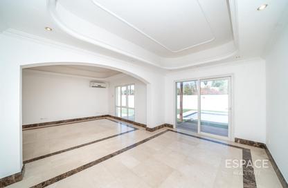 Villa - 6 Bedrooms - 5 Bathrooms for rent in Meadows 4 - Meadows - Dubai
