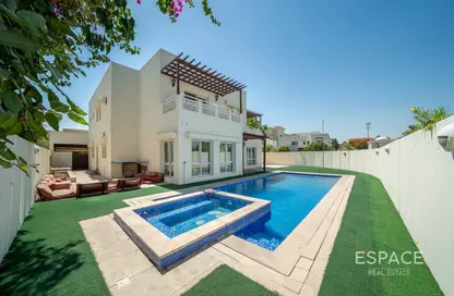 Villa - 6 Bedrooms - 5 Bathrooms for rent in Meadows 4 - Meadows - Dubai