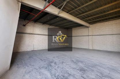 Warehouse - Studio - 1 for rent in Ras Al Khor - Dubai