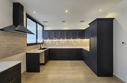 Villa - 4 - 5 for rent in Jumeirah 1 Villas - Jumeirah 1 - Jumeirah - Dubai Villa - 4 - 5 for rent in Jumeirah 1 Villas - Jumeirah 1 - Jumeirah - Dubai