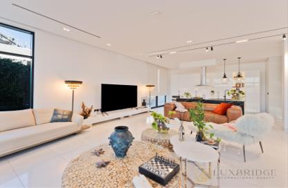 Villa - 4 - 6 for rent in Nad Al Sheba Gardens 1 - Nad Al Sheba Gardens - Nad Al Sheba 1 - Nad Al Sheba - Dubai