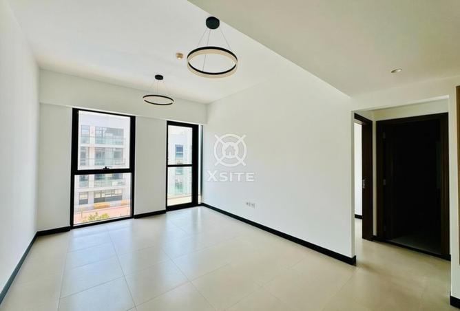 1-bed apartment in Aria · Unfurnished · Pool view — photo 2