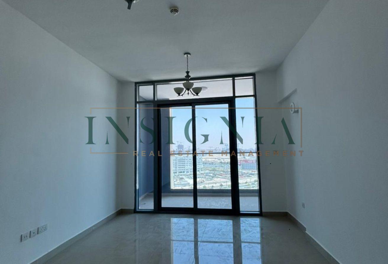 Affordable Price Vacant Prime location Spacious photo 4
