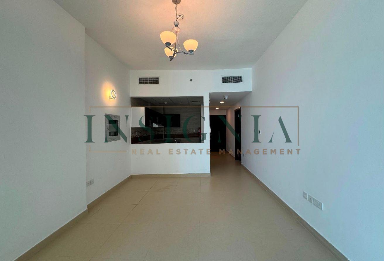 Affordable Price Vacant Prime location Spacious photo 5