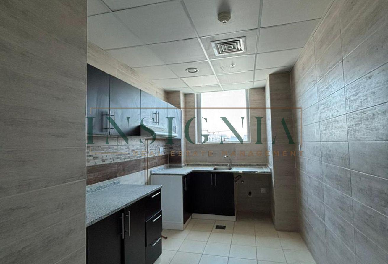 Affordable Price Vacant Prime location Spacious photo 6