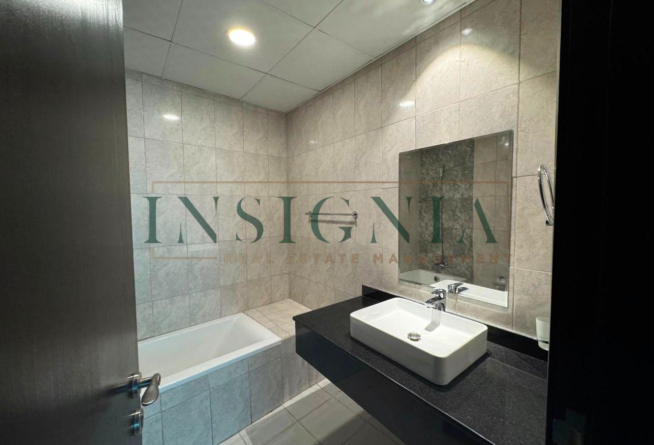Affordable Price Vacant Prime location Spacious photo 8