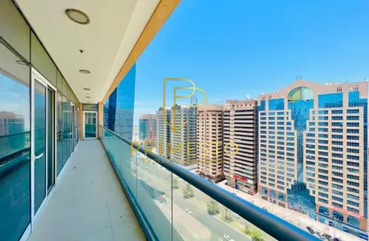 شقة - 4 غرف نوم - 5 حمامات للايجار في يونايتد سكوير - الخالدية - أبوظبي