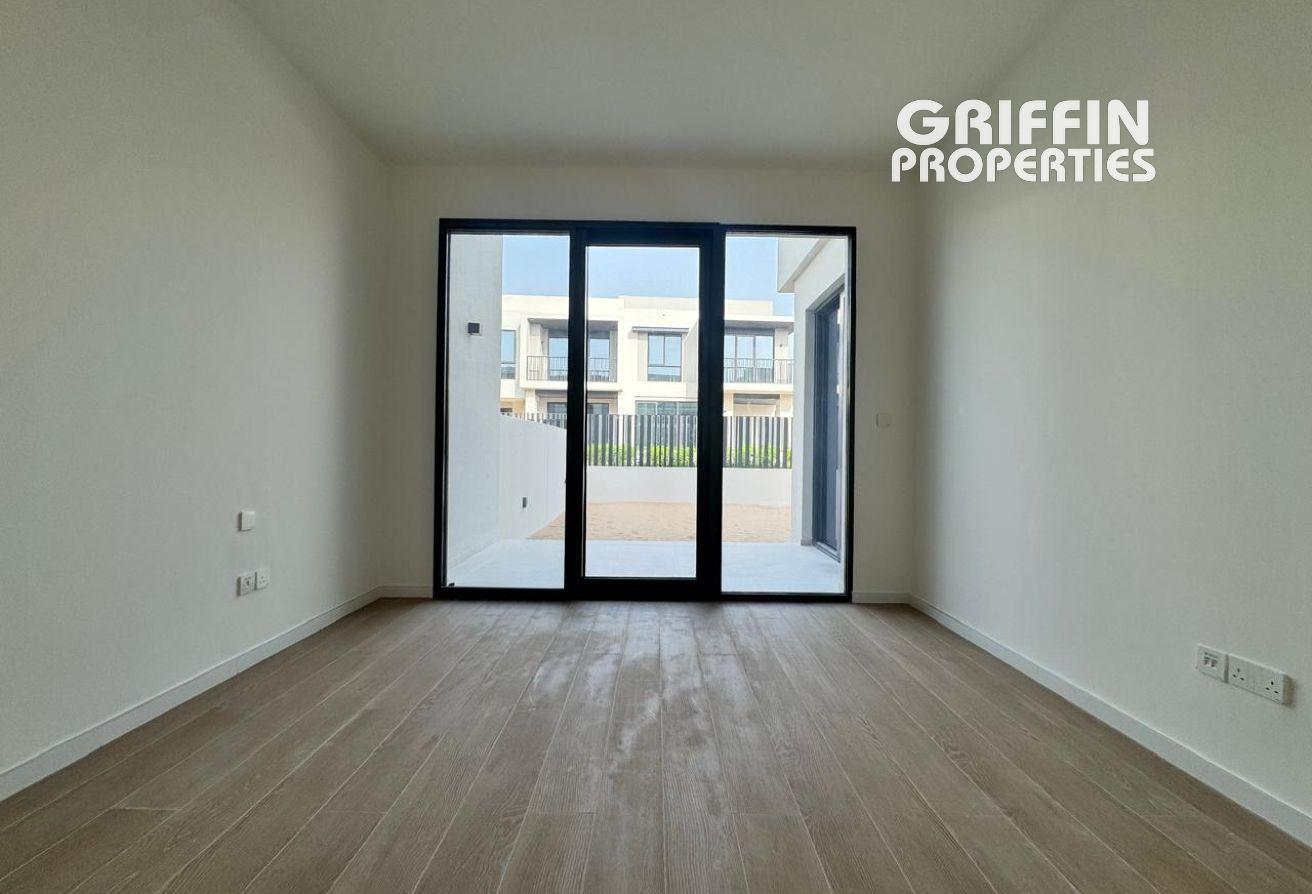 4BED| BRAND NEW | GATED COMMUNITY | AMAZING LAYOUT photo 3