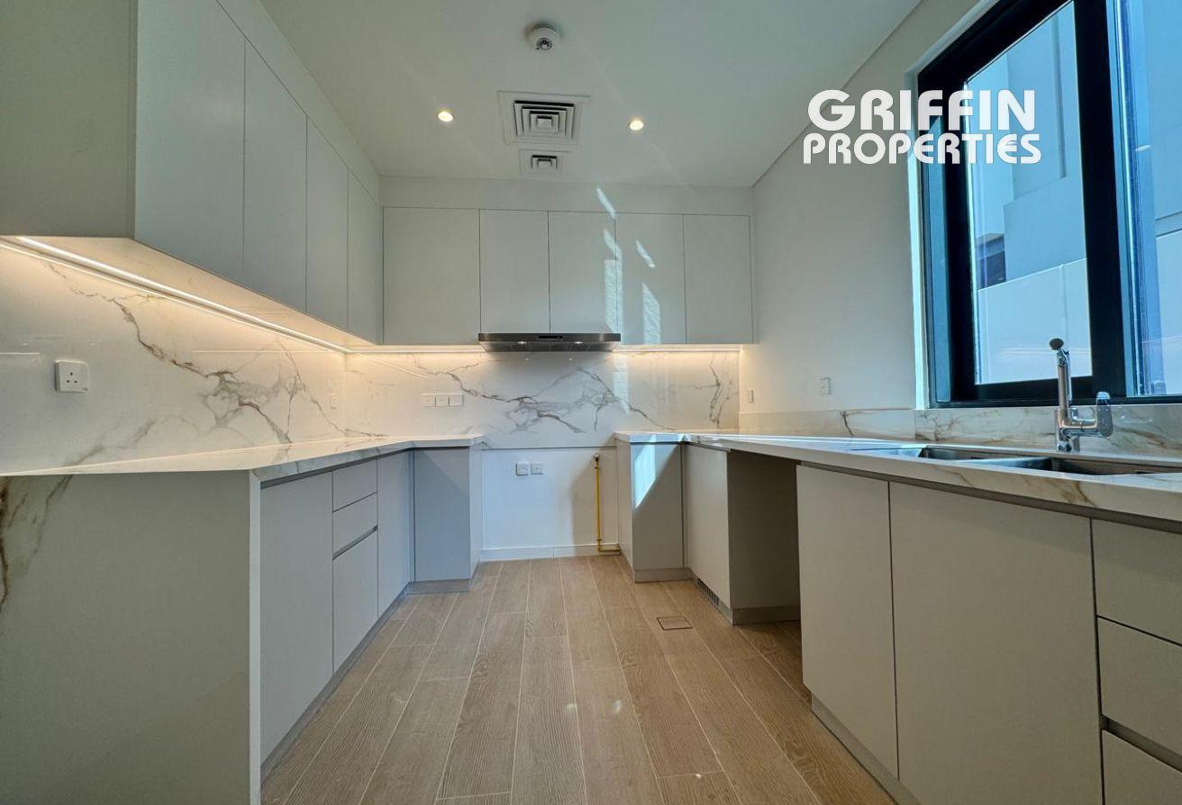 4BED| BRAND NEW | GATED COMMUNITY | AMAZING LAYOUT photo 4