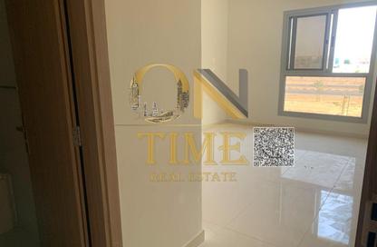 Apartment - 2 Bedrooms - 2 Bathrooms for rent in Al Jurf 2 - Al Jurf - Ajman Downtown - Ajman