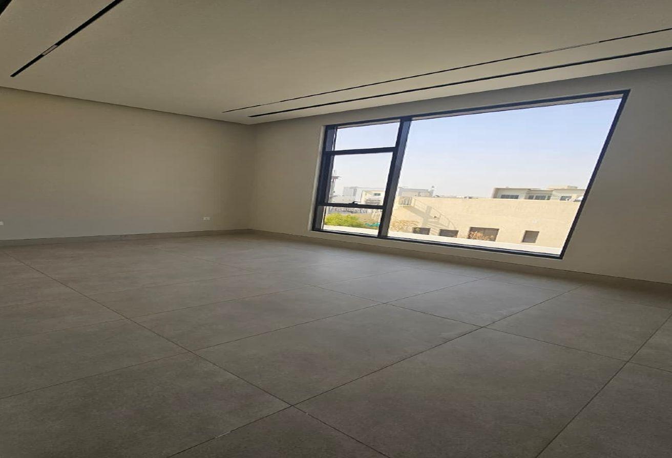 Luxury 5BR Villa | Modern Living | Ample Parking photo 11