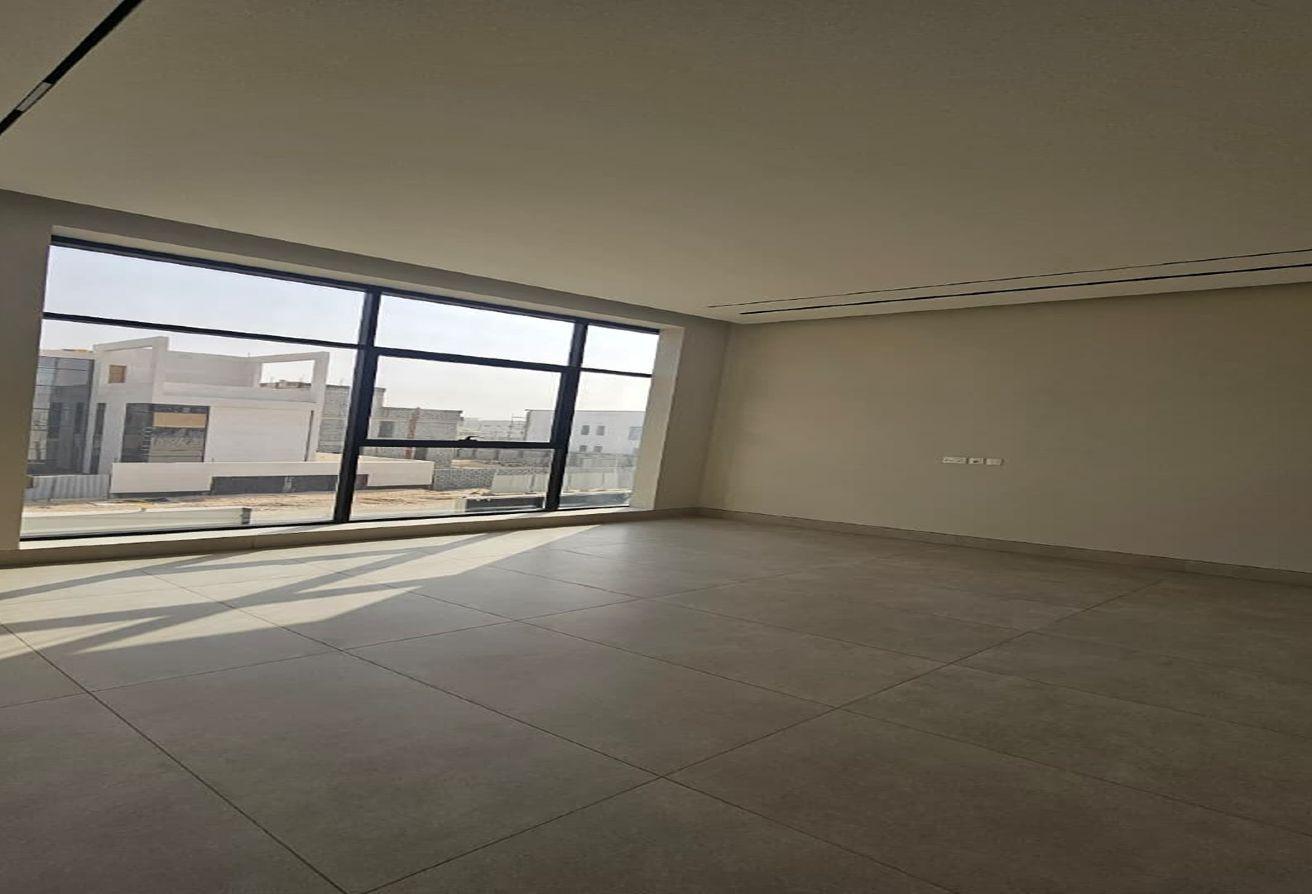 Luxury 5BR Villa | Modern Living | Ample Parking photo 10