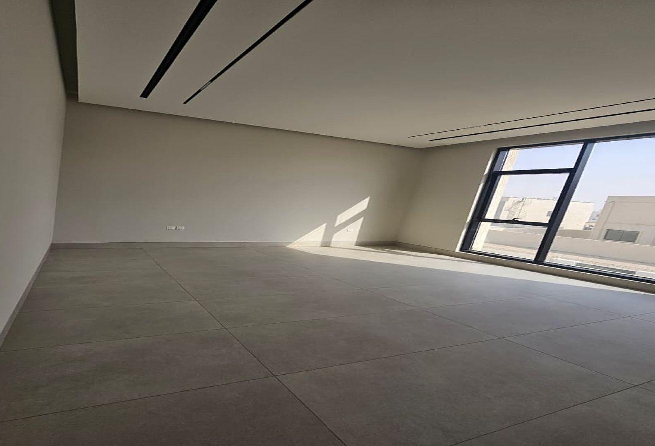 Luxury 5BR Villa | Modern Living | Ample Parking photo 17
