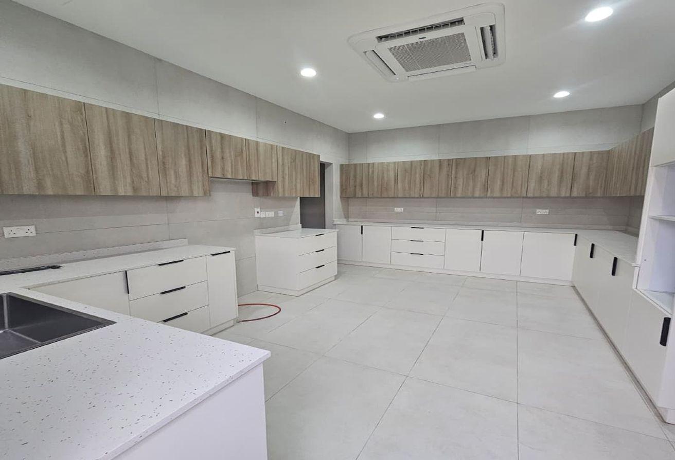 Luxury 5BR Villa | Modern Living | Ample Parking photo 12