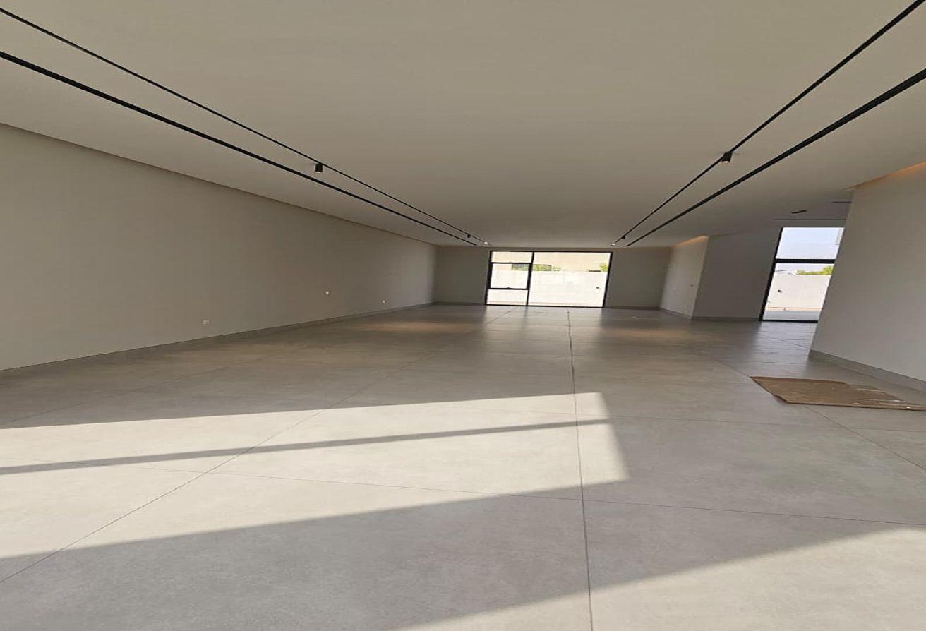 Luxury 5BR Villa | Modern Living | Ample Parking photo 4