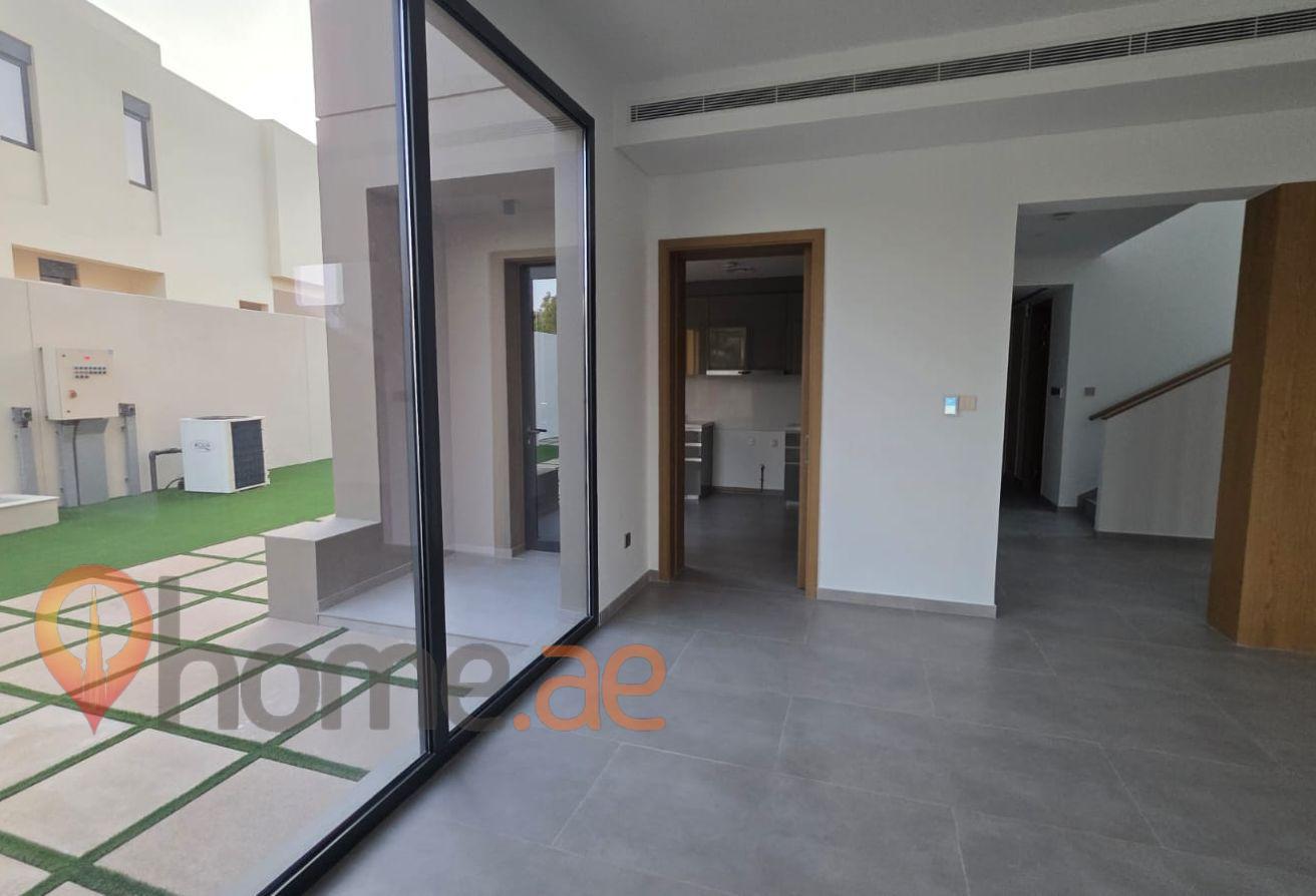 4BR Villa | Private Pool | Landscaped Garden photo 4