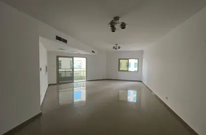 شقة - 2 غرف نوم - 3 حمامات للايجار في دار المجاز - شارع جمال عبد الناصر - المجاز - الشارقة