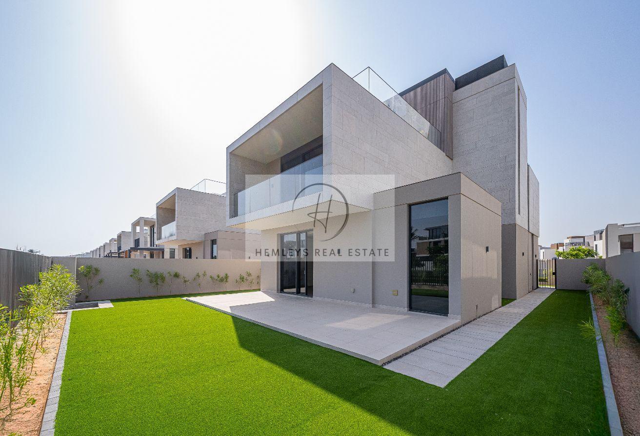 Landscaped | Prime Location | Corner photo 3