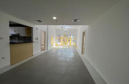 Apartment - 2 - 3 for rent in Sandhurst House - District 10 - Jumeirah Village Circle - Dubai