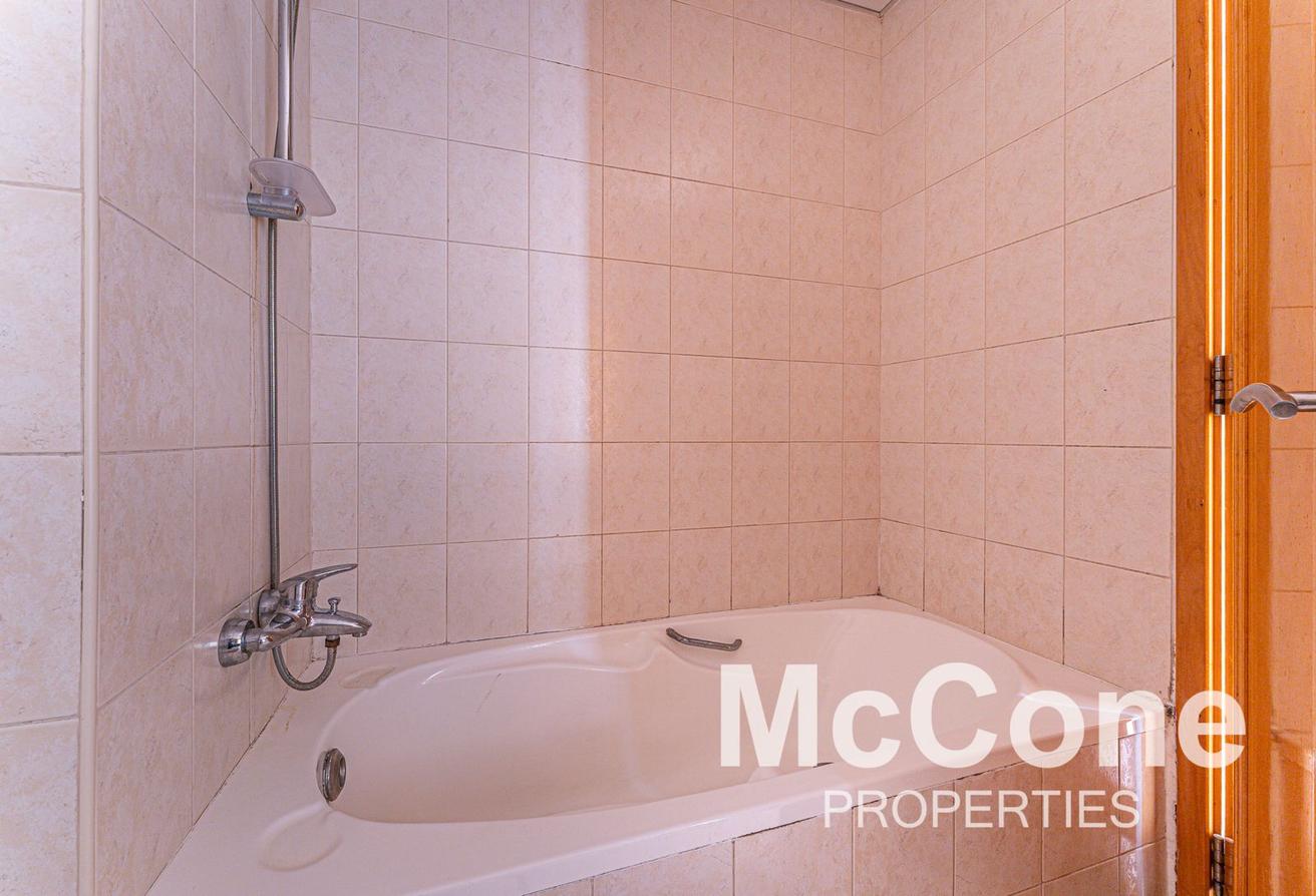 Next to the Metro | Spacious | Vacant photo 10