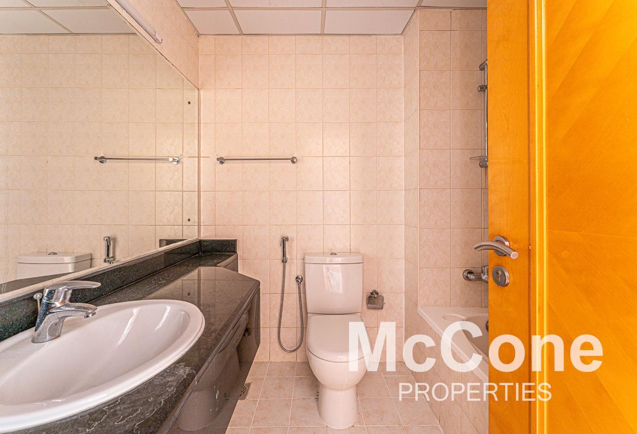 Next to the Metro | Spacious | Vacant photo 9