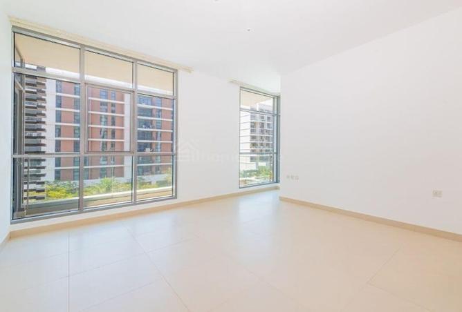 SPACIOUS LAYOUT l CLOSED KITCHEN l PARK ACCESS