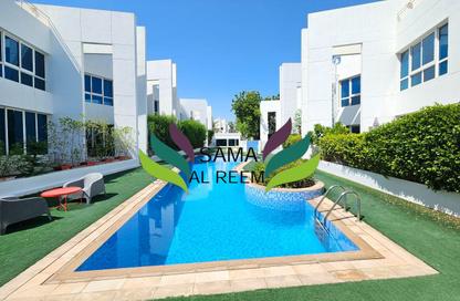 Villa - 4 Bedrooms - 5 Bathrooms for rent in Jumeirah 1 Villas - Jumeirah 1 - Jumeirah - Dubai