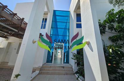 Villa - 4 Bedrooms - 5 Bathrooms for rent in Jumeirah 1 Villas - Jumeirah 1 - Jumeirah - Dubai